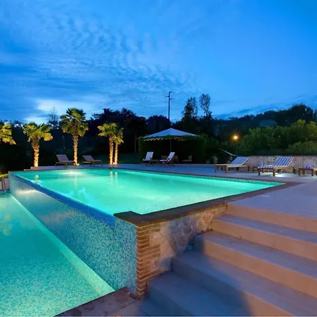 Sleeps 8 Pool Air Con Wifi Вилла