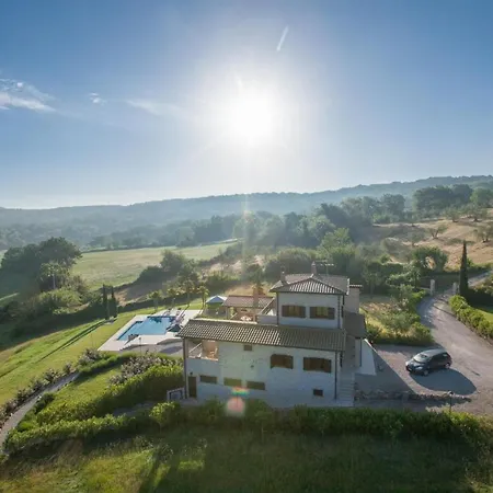 Sleeps 8 Pool Air Con Wifi * Giove
