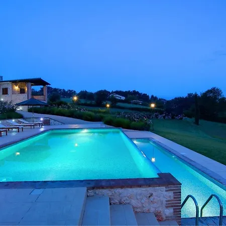 Sleeps 8 Pool Air Con Wifi