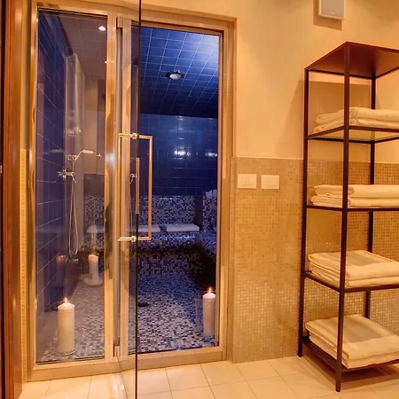 Sleeps 8 Pool Air Con Wifi * Giove